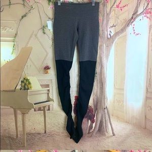 Alo Yoga **Sold Out**Goddess Leggings in Stormy/Black